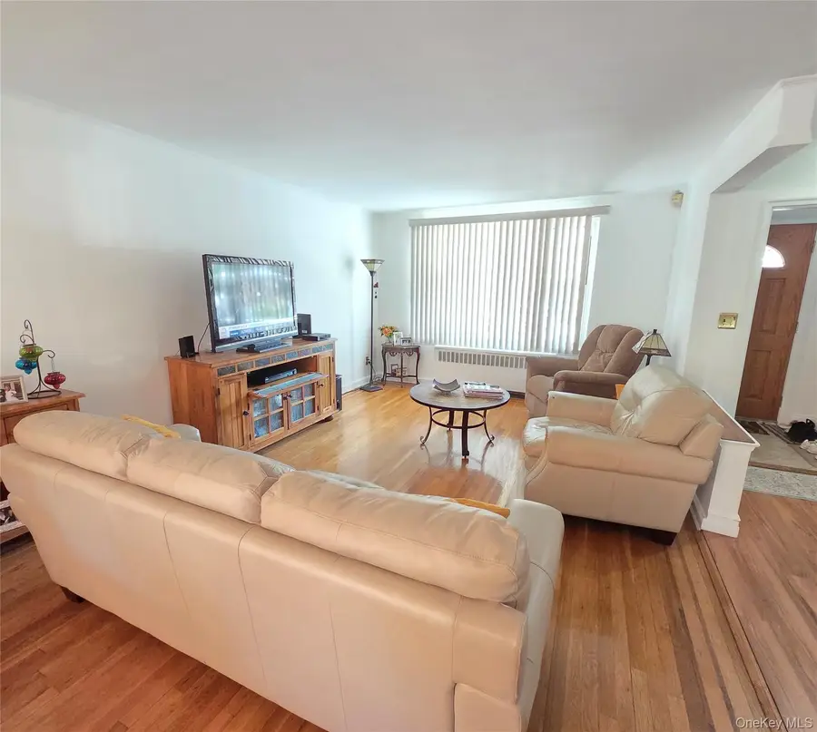 2553 Fish Avenue, Bronx, NY 10469 - Image #2