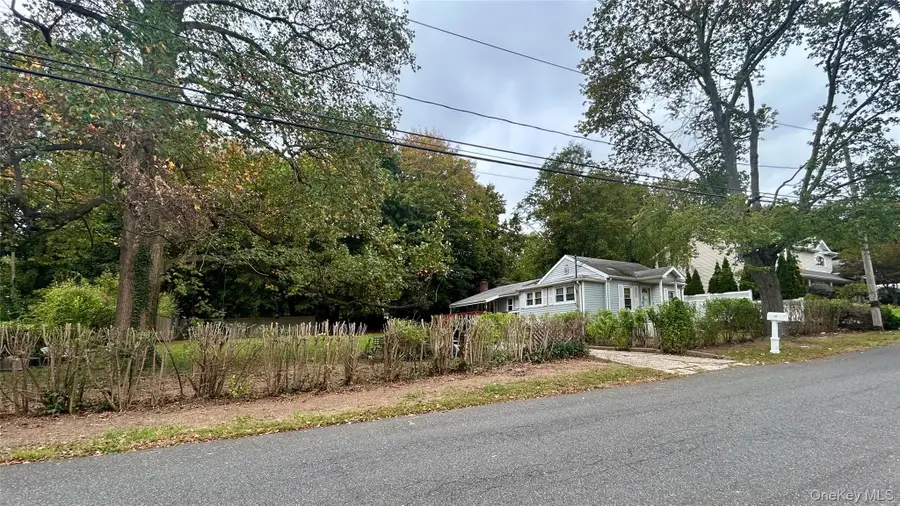 21 Newfoundland Avenue, Huntington, NY 11743 - Image #2