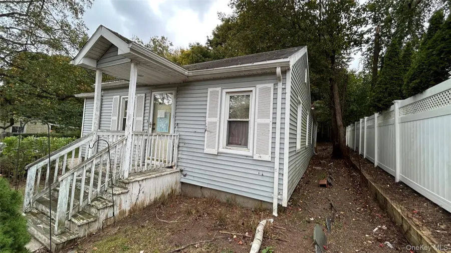 21 Newfoundland Avenue, Huntington, NY 11743 - Image #3