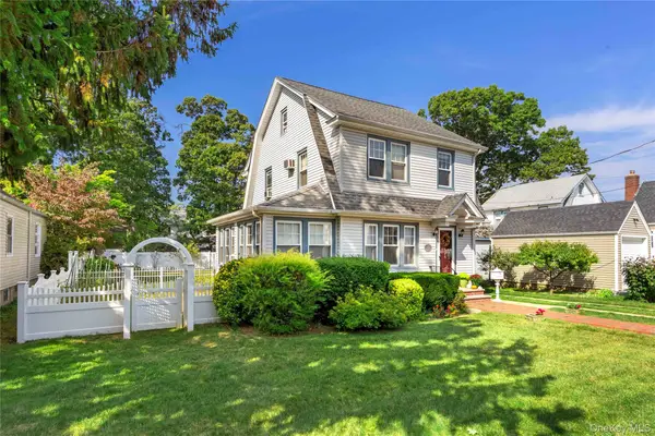 85 Edmund Street Street, Lynbrook, NY 11563