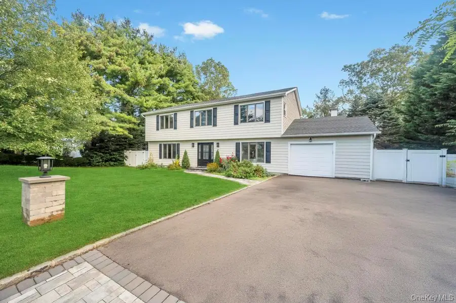 18 Stonehurst Lane, Dix Hills, NY 11746 - Image #3