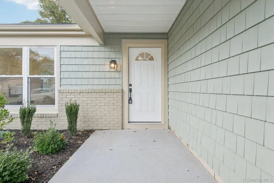 407 Belfast Lane, Ridge, NY 11961 - Image #3