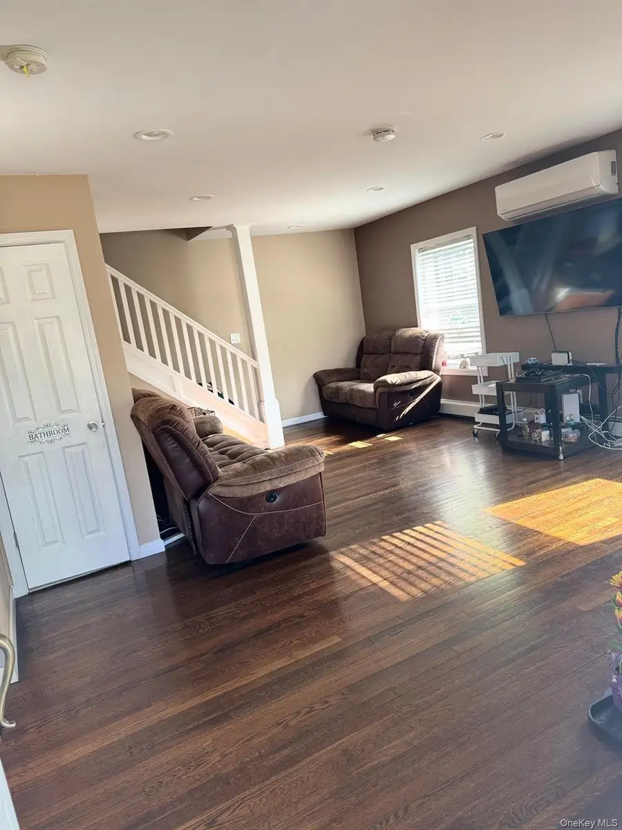 29 Oak Street, Islip, NY 11751 - Image #2