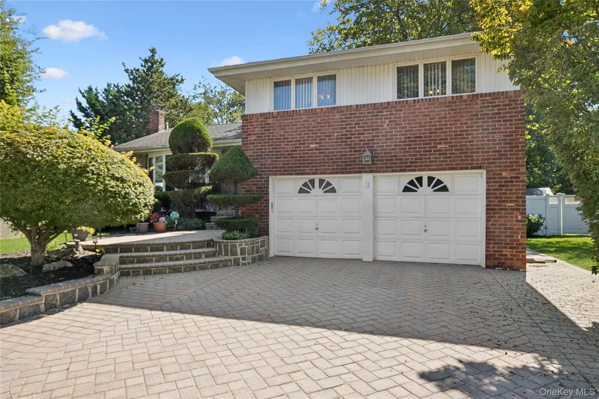 3 Wood Lane, Plainview, NY 11803 - Image #1