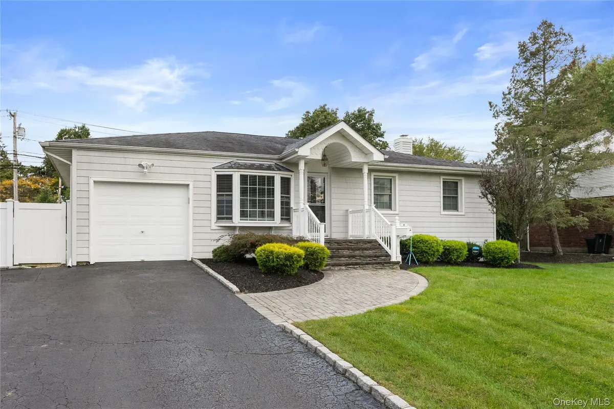 19 Blue Spruce Lane, Commack, NY 11725 - Image #1