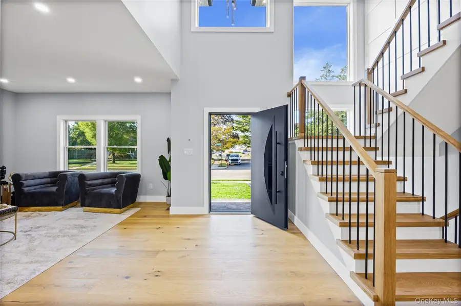 10 Crown Lane, Westbury, NY 11590 - Image #3