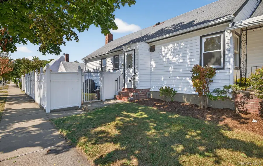 80-64 266th Street, Glen Oaks, NY 11004 - Image #3