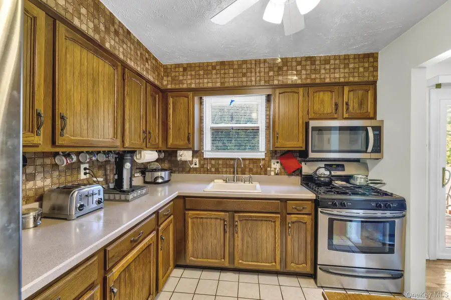 3 Shelley Road, Poughkeepsie, NY 12603 - Image #2