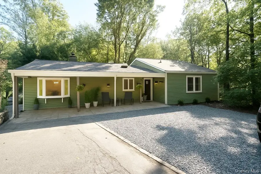 22 Meadowood Court, Huntington, NY 11743 - Image #2