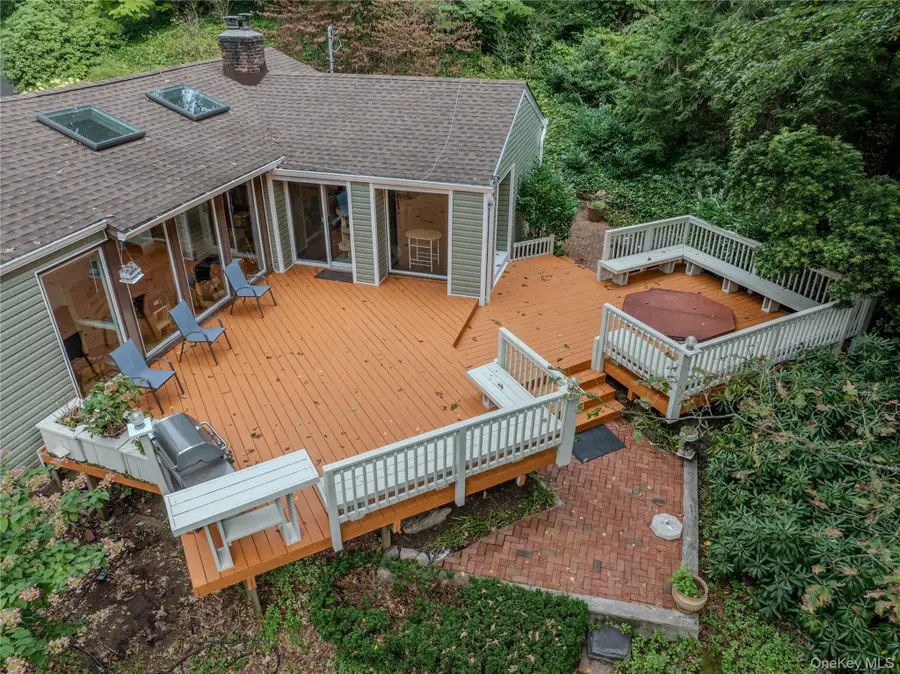 22 Meadowood Court, Huntington, NY 11743 - Image #3