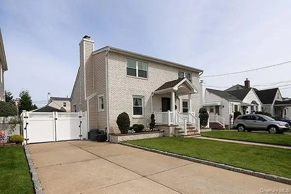 956 Hancock Avenue, Franklin Square, NY 11010 - Image #2