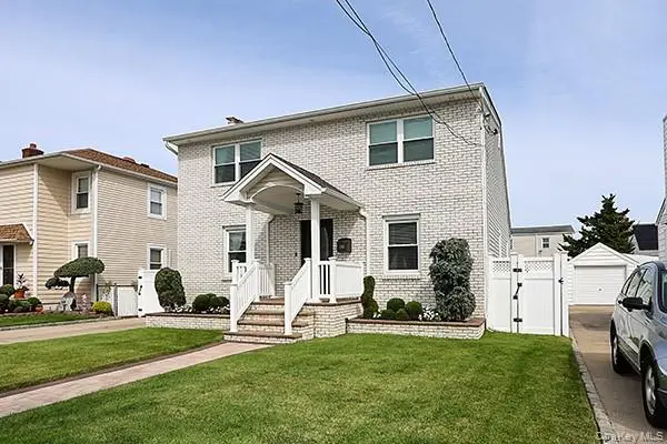 956 Hancock Avenue, Franklin Square, NY 11010 - Image #3