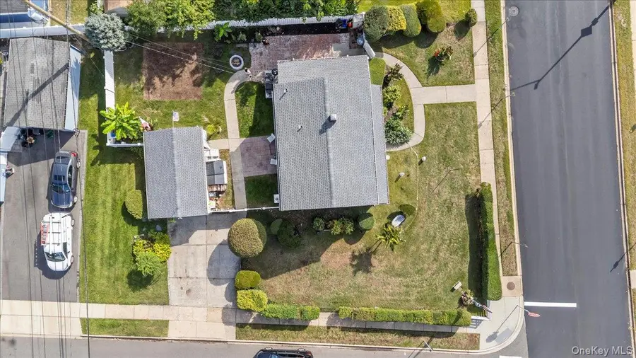 109 Periwinkle Road, Levittown, NY 11756 - Image #3