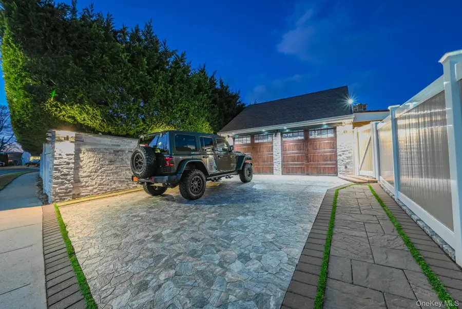 38 Quarry Lane, Levittown, NY 11756 - Image #3