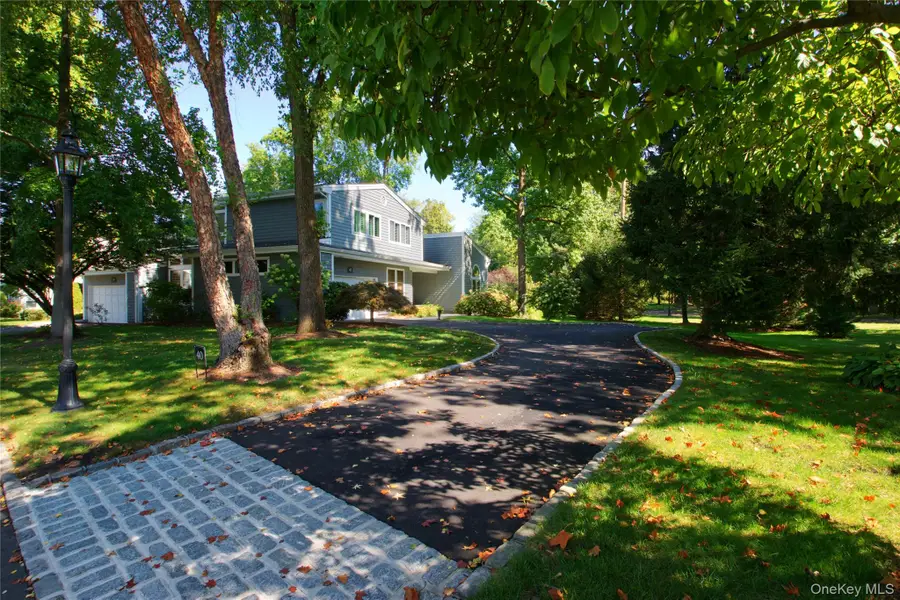 40 Tiffany Circle, Manhasset, NY 11030 - Image #2