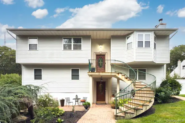 129 Berkshire Drive, Farmingville, NY 11738