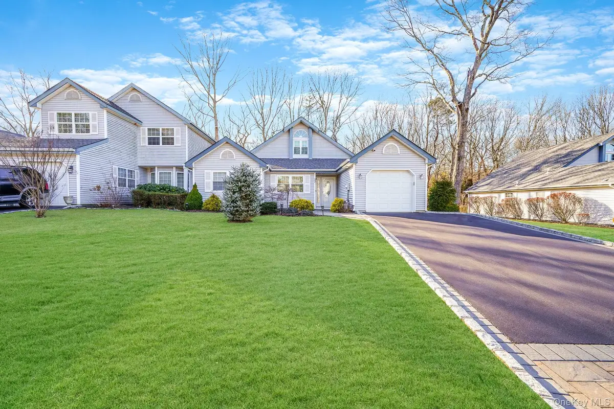 27 Huntingdale Way, Middle Island, NY 11953 - Image #1