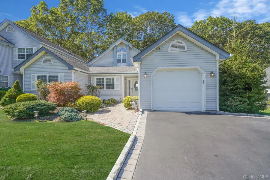 27 Huntingdale Way, Middle Island, NY 11953 - Image #2