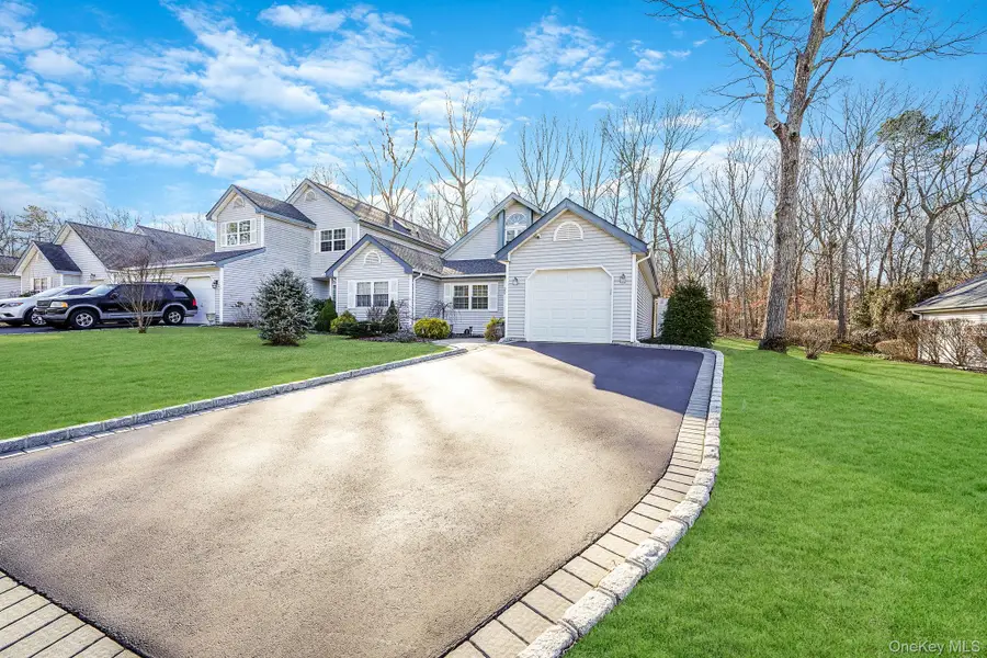 27 Huntingdale Way, Middle Island, NY 11953 - Image #3