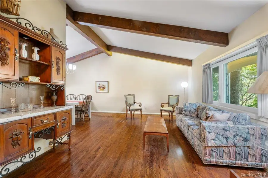 25 Wood Hollow Lane, New Rochelle, NY 10804 - Image #2