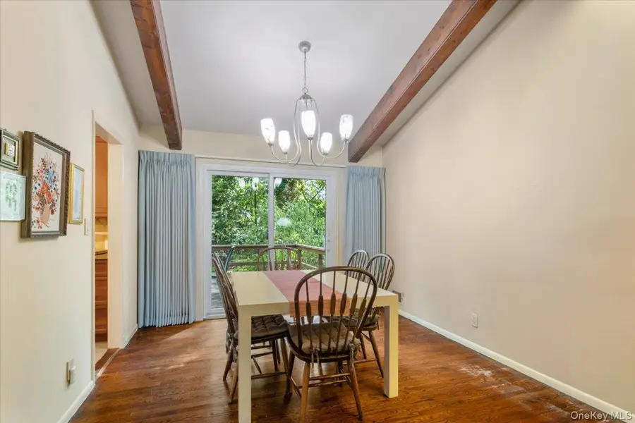 25 Wood Hollow Lane, New Rochelle, NY 10804 - Image #3