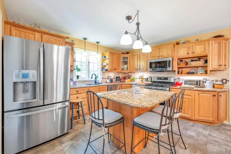 375 Ocean Avenue, Islip, NY 11751 - Image #3