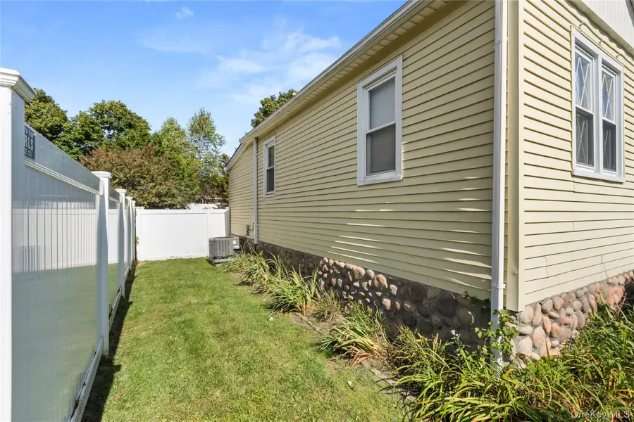 38 Palm, Lindenhurst, NY 11757 - Image #3
