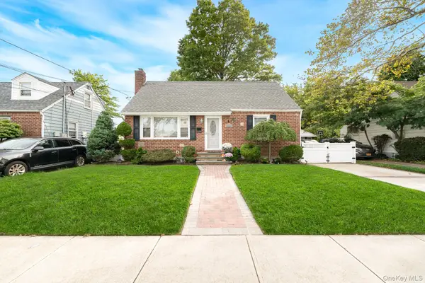 16 Downs Road, Hempstead, NY 11550