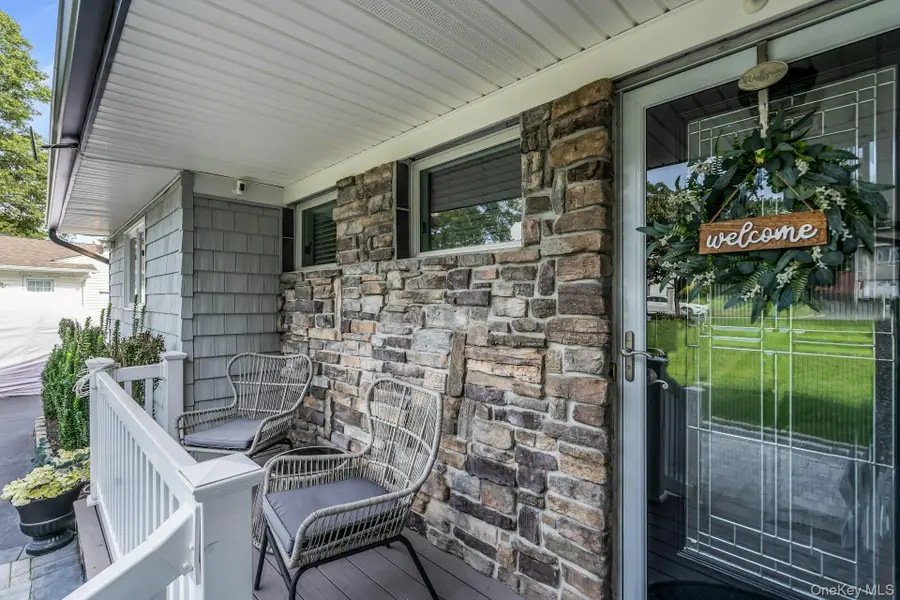 17 Wren Drive, Hauppauge, NY 11788 - Image #3