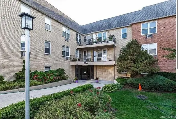 596 Broadway #16B, Lynbrook, NY 11563