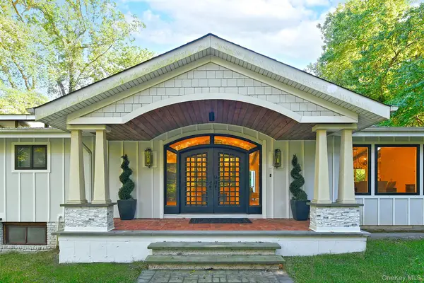 18 W Mall Drive, Huntington, NY 11743