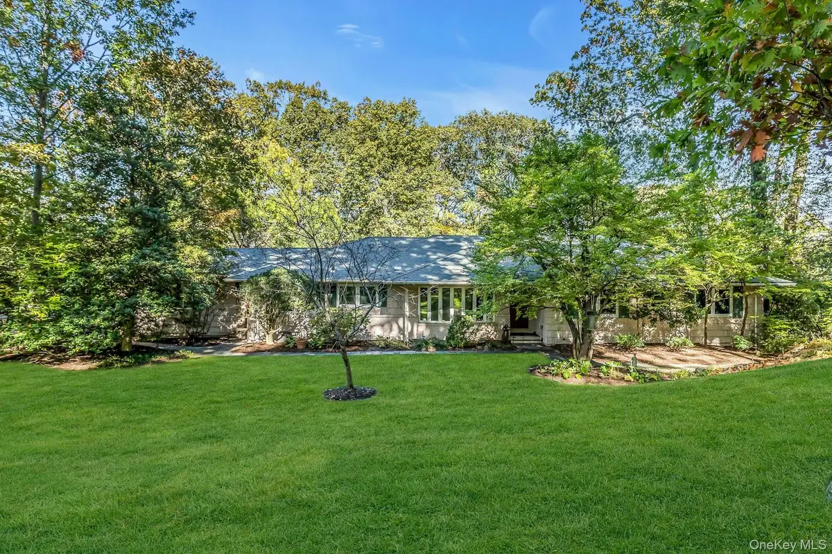 31 Knolls Lane, Manhasset, NY 11030 - Image #1