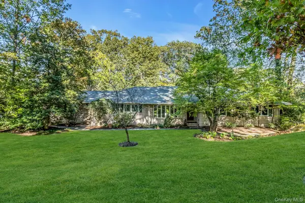 31 Knolls Lane, Manhasset, NY 11030