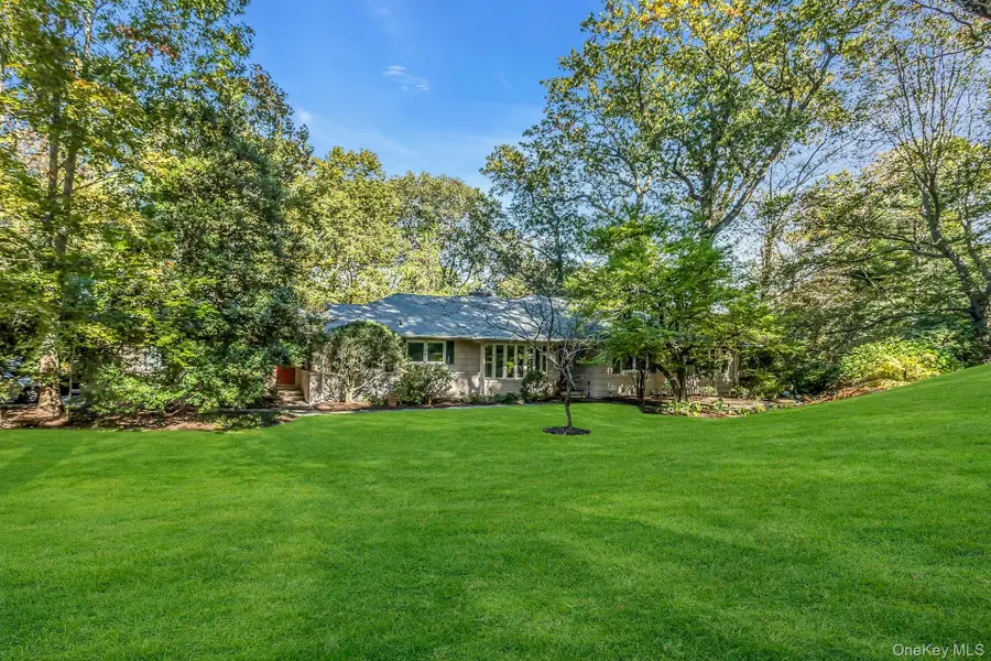 31 Knolls Lane, Manhasset, NY 11030 - Image #2