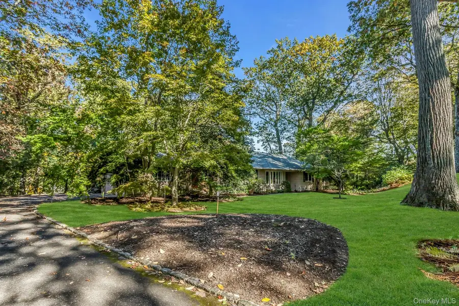 31 Knolls Lane, Manhasset, NY 11030 - Image #3