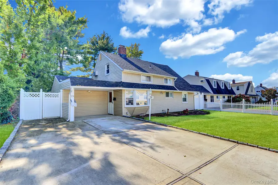 29 Walnut Lane, Hicksville, NY 11801 - Image #2