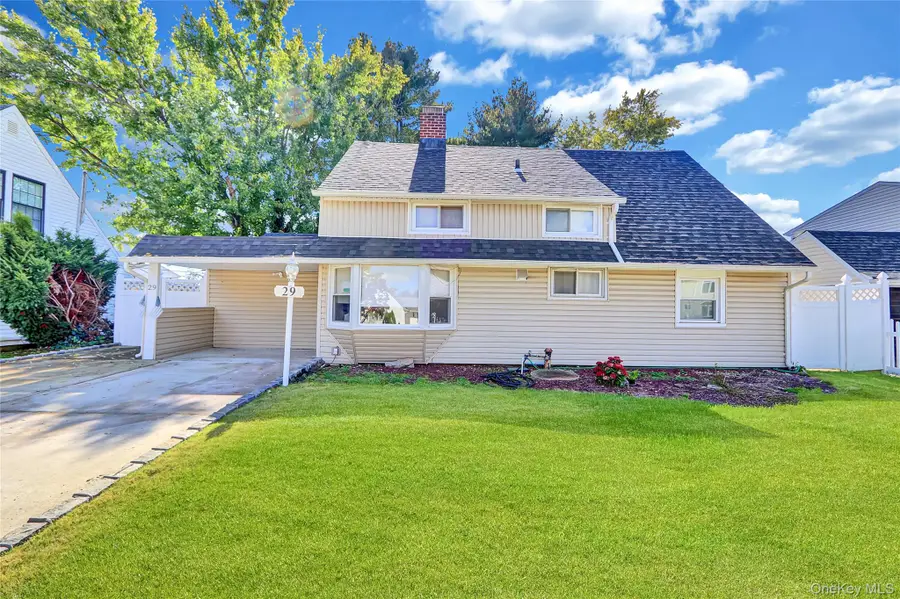 29 Walnut Lane, Hicksville, NY 11801 - Image #3