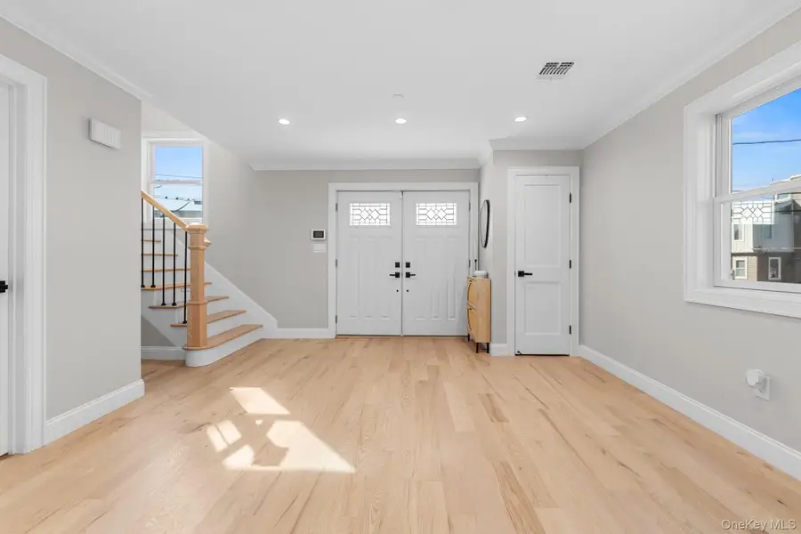 914 Arctic Street, Lindenhurst, NY 11757 - Image #2