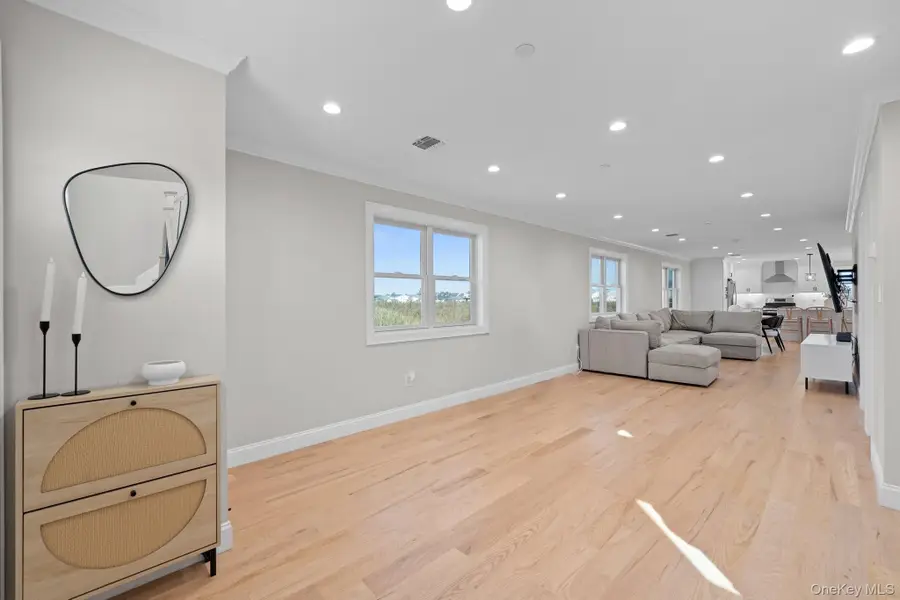 914 Arctic Street, Lindenhurst, NY 11757 - Image #3