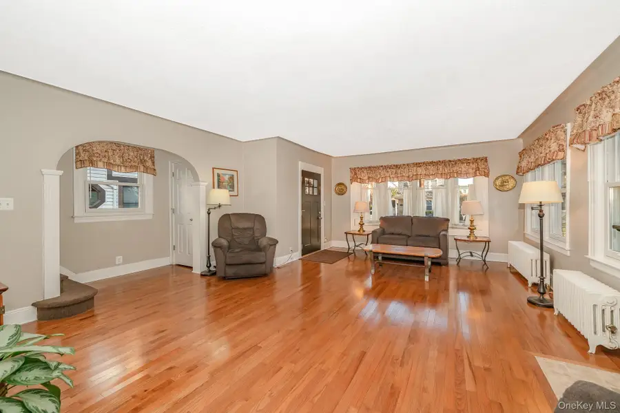 347 Wellington Road, Mineola, NY 11501 - Image #2