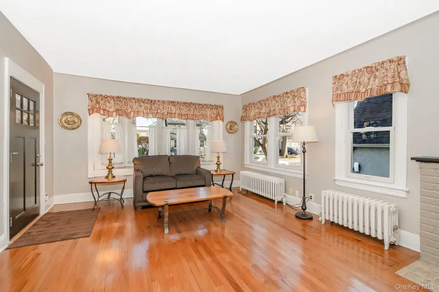 347 Wellington Road, Mineola, NY 11501 - Image #3