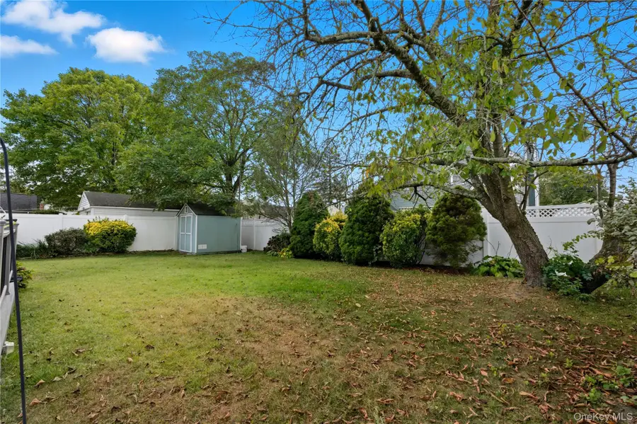 16 Burton Place, Lindenhurst, NY 11757 - Image #3