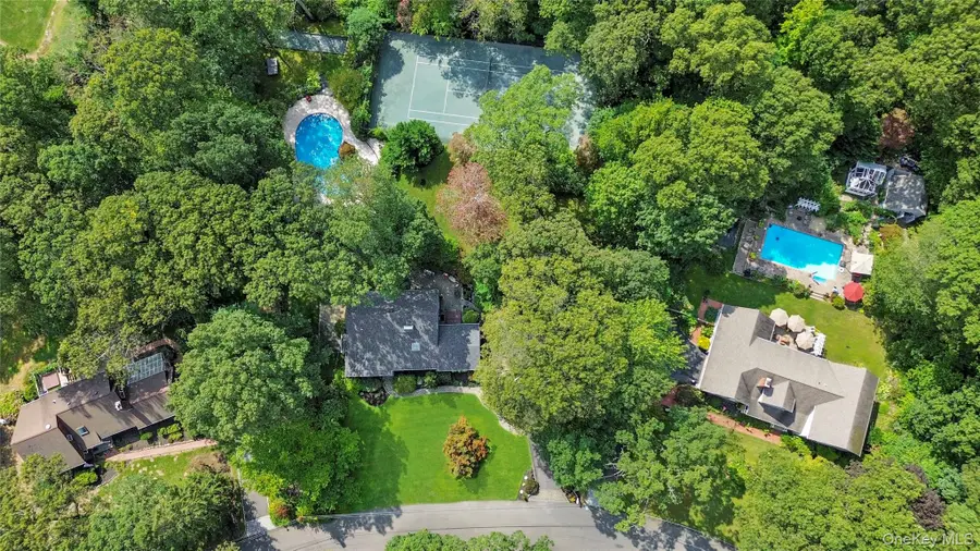 25 Surry Hill Place, Huntington, NY 11743 - Image #2