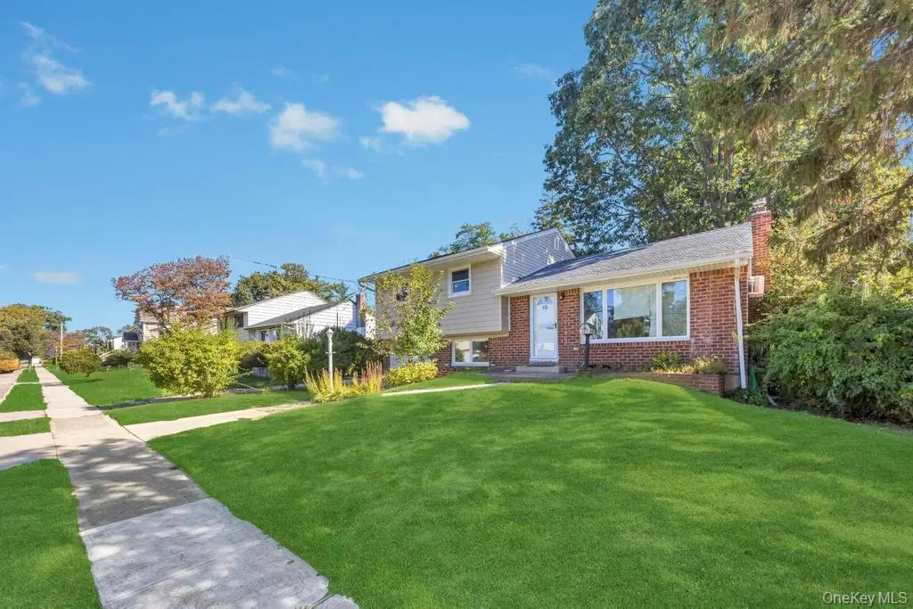 15 Deer Lane, Hicksville, NY 11801 - Image #1