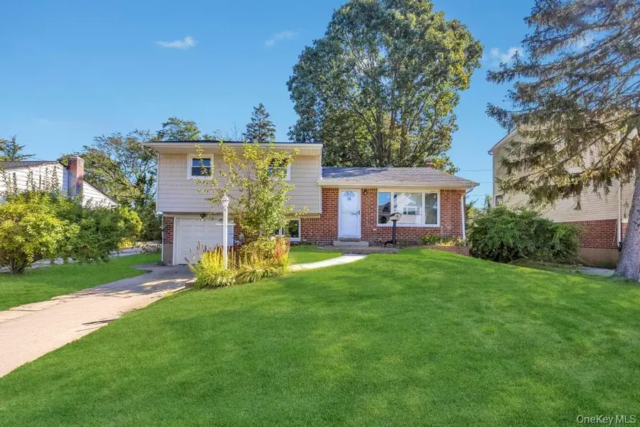 15 Deer Lane, Hicksville, NY 11801 - Image #2