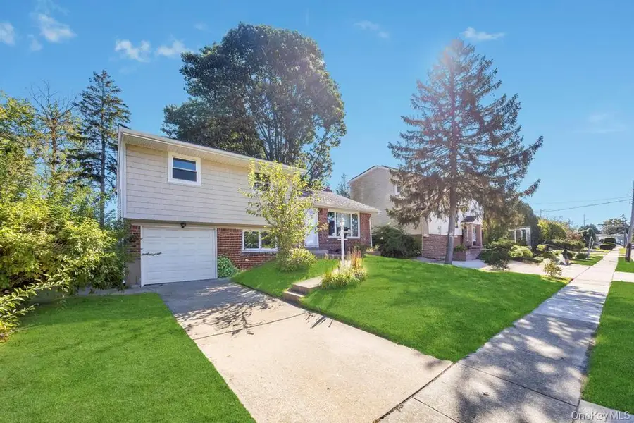 15 Deer Lane, Hicksville, NY 11801 - Image #3