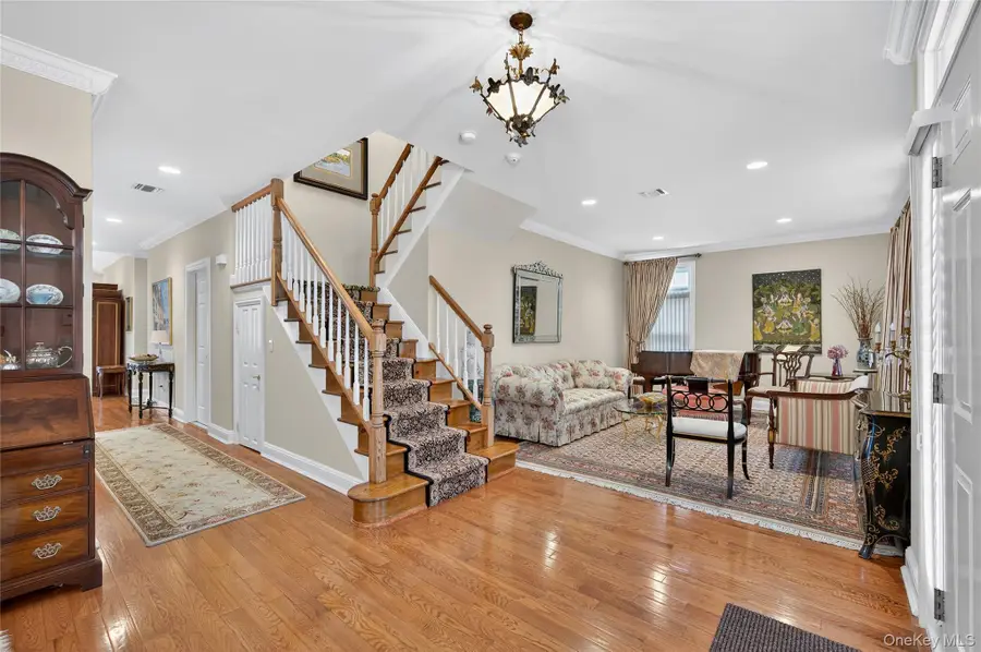 92 W Overlook #92, Port Washington, NY 11050 - Image #3