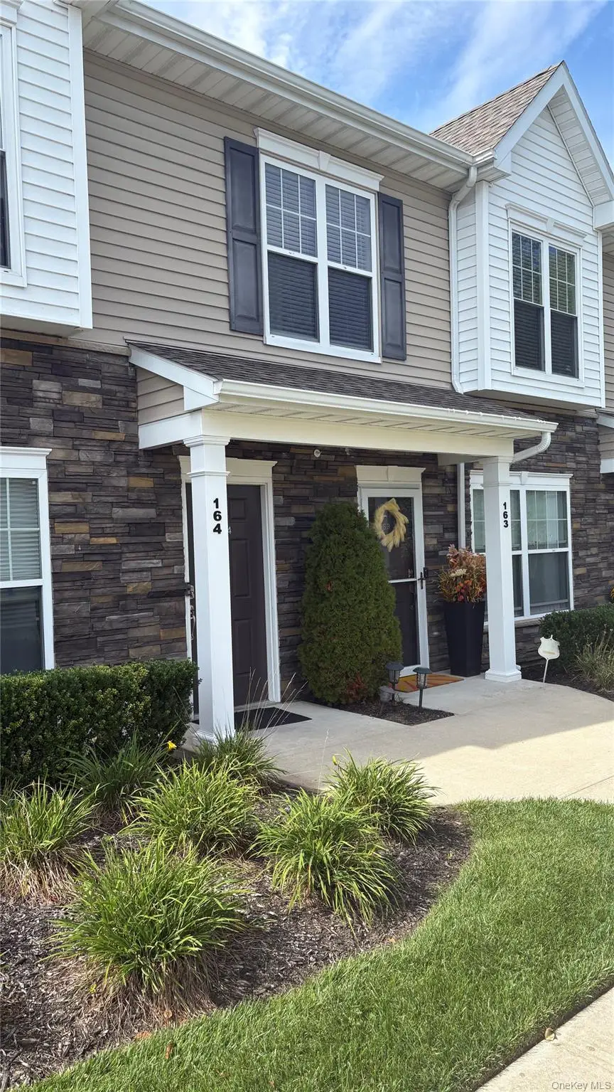 164 Ashley Ct, Central Islip, NY 11722 - Image #2