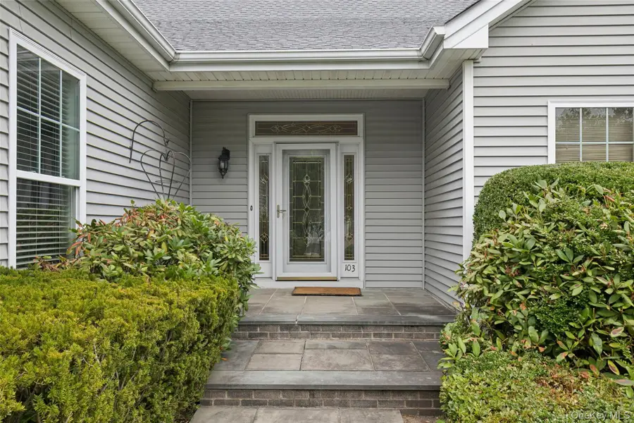 103 Rivendell Court, Melville, NY 11747 - Image #3