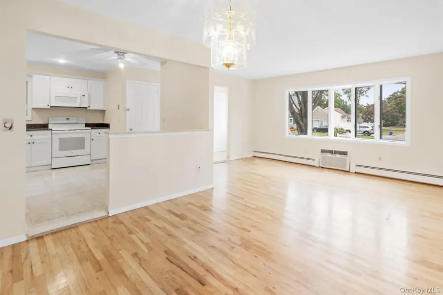 39 Wellington Avenue, Deer Park, NY 11729 - Image #2